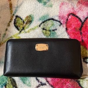 Michael Kors Jet Set Large Continental Leather Wallet
